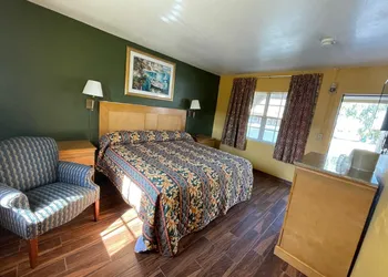 Shangri La Motel Ocala near Hwy 301 hotel thumbnail 6