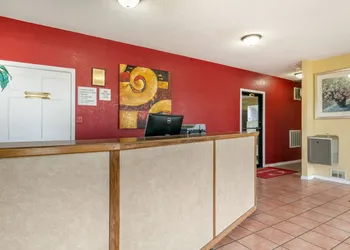 Econo Lodge Jonesboro hotel thumbnail 4