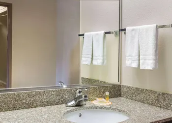 Days Inn by Wyndham Panama City/Callaway hotel thumbnail 7