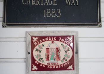 Carriage Way Inn hotel thumbnail 2