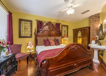 Carriage Way Inn hotel thumbnail 7