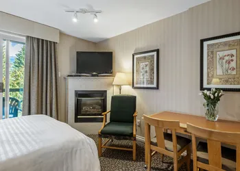 Pinnacle Hotel Whistler Village hotel thumbnail 6