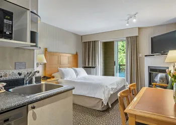 Pinnacle Hotel Whistler Village hotel thumbnail 7