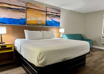 Days Inn by Wyndham Sarasota I-75 hotel thumbnail 6