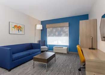 Holiday Inn Express & Suites Tampa Stadium – Airport Area by IHG hotel thumbnail 5