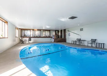 Quality Inn Farmington hotel thumbnail 2