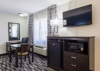 Quality Inn Farmington hotel thumbnail 6