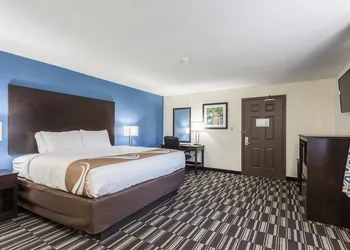 Quality Inn Farmington hotel thumbnail 7