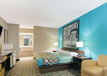 Super 8 by Wyndham Brunswick South/I-95 hotel thumbnail 7