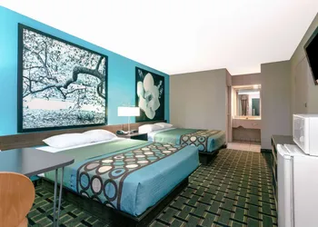 Super 8 by Wyndham Brunswick South/I-95 hotel thumbnail 8