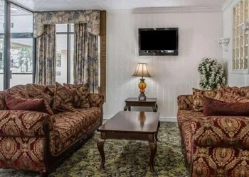 Travelers Inn Douglas By OYO US-441 hotel thumbnail 3