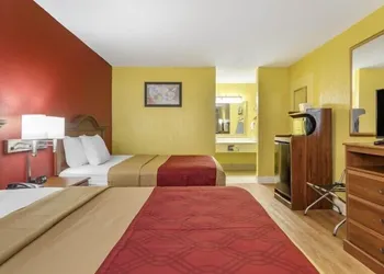 Travelers Inn Douglas By OYO US-441 hotel thumbnail 4