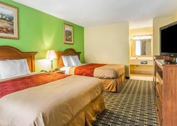 Travelers Inn Douglas By OYO US-441 hotel thumbnail 6