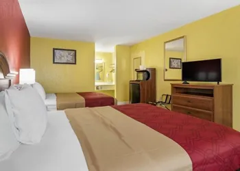 Travelers Inn Douglas By OYO US-441 hotel thumbnail 7