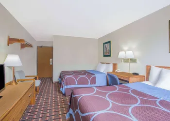 Super 8 by Wyndham Douglas hotel thumbnail 6