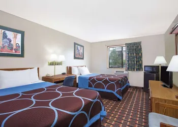 Super 8 by Wyndham Douglas hotel thumbnail 7