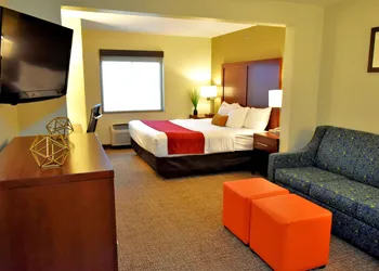 Comfort Inn & Suites Greenville I-70 hotel thumbnail 4