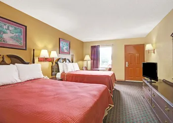 Travelodge by Wyndham Forest Park Atlanta South hotel thumbnail 3