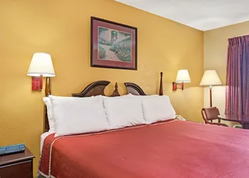 Travelodge by Wyndham Forest Park Atlanta South hotel thumbnail 5