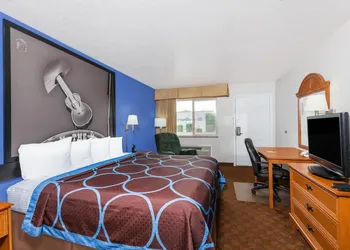 Super 8 by Wyndham Cleburne hotel thumbnail 5