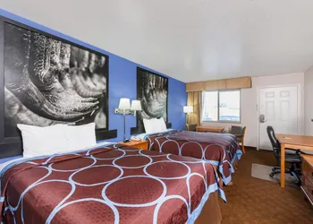 Super 8 by Wyndham Cleburne hotel thumbnail 6