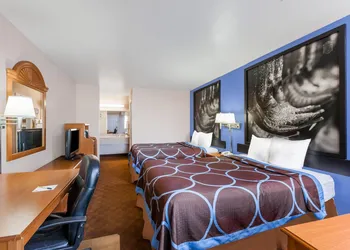 Super 8 by Wyndham Cleburne hotel thumbnail 7