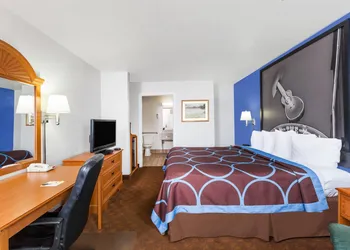 Super 8 by Wyndham Cleburne hotel thumbnail 8