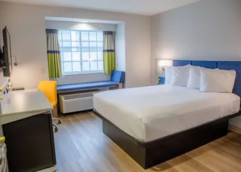 Microtel Inn & Suites by Wyndham Kingsland Naval Base I-95 hotel thumbnail 8