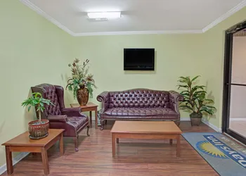 Days Inn by Wyndham Marietta White Water hotel thumbnail 2