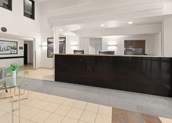 Super 8 by Wyndham Trois-Rivieres hotel thumbnail 3