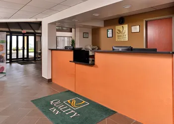 Quality Inn & Suites Matteson near I-57 hotel thumbnail 3