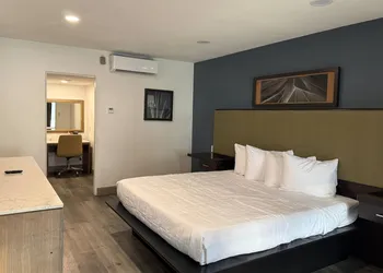 DTLV, a Baymont by Wyndham hotel thumbnail 3