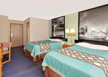 Super 8 by Wyndham Macomb hotel thumbnail 7