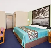 Super 8 by Wyndham Macomb hotel detail image 3