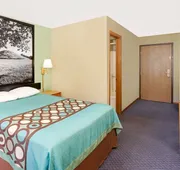 Super 8 by Wyndham Macomb hotel detail image 4