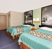 Super 8 by Wyndham Macomb hotel detail image 7