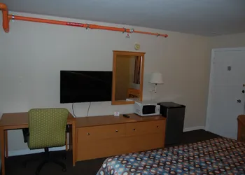 Colony Motel hotel thumbnail 5