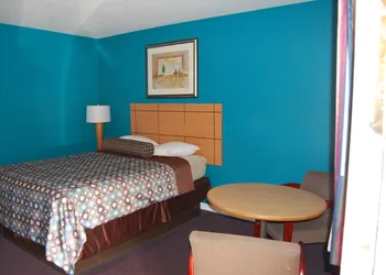 Colony Motel hotel thumbnail 6