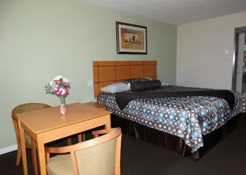 Colony Motel hotel thumbnail 8