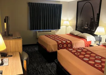 Super 8 Springfield North I-44 hotel thumbnail 5
