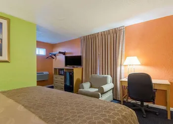 Highway Inn hotel thumbnail 5