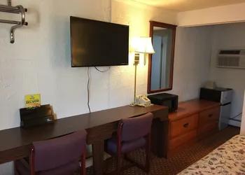 Economy Inn of Bloomington hotel thumbnail 5