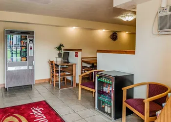 Econo Lodge Cloverdale hotel thumbnail 2