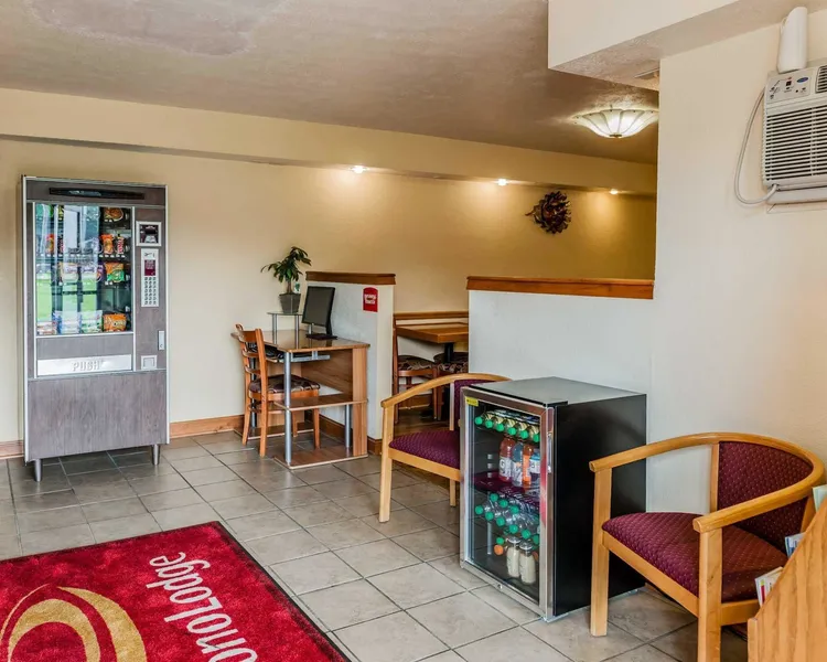 Econo Lodge Cloverdale hotel detail image 2