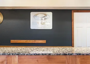 Econo Lodge Cloverdale hotel thumbnail 6