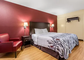 Red Roof Inn Scottsburg hotel thumbnail 7