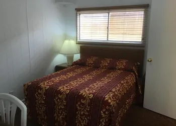 Ski's Western Motel hotel thumbnail 8