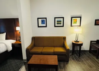 Comfort Suites Plymouth near US-30 hotel thumbnail 8