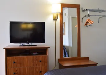 Value Inn Livonia hotel thumbnail 2