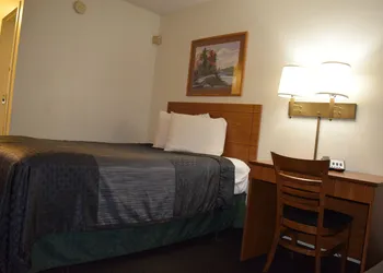 Value Inn Livonia hotel thumbnail 3